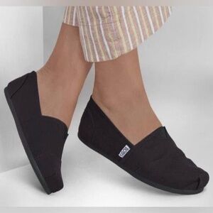 BRAND NEW women skechers bob memory foam slip on black shoes size US 7 & US 8